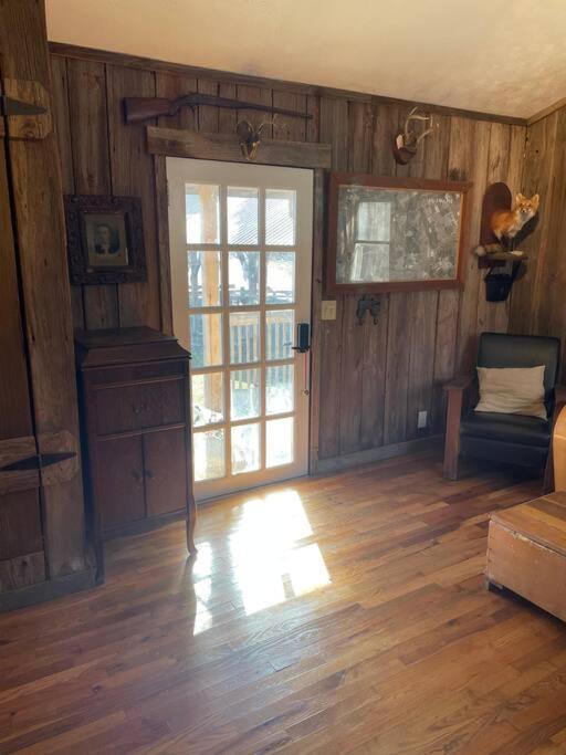 Bourbon Trail Cabin On The Farm Lawrenceburg Eksteriør bilde