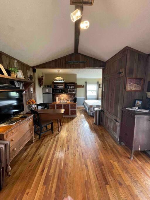 Bourbon Trail Cabin On The Farm Lawrenceburg Eksteriør bilde